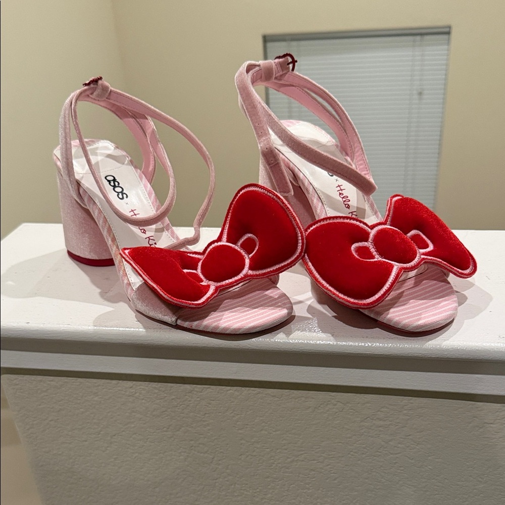 ASOS x Hello Kitty Velvet Bow Platform Heel Strap Sandals - Picture 3 of 9